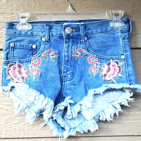 ASOS Glamorous Tall Embroidered Denim Shorts With Frayed Hem 6 - Picture 1 of 15